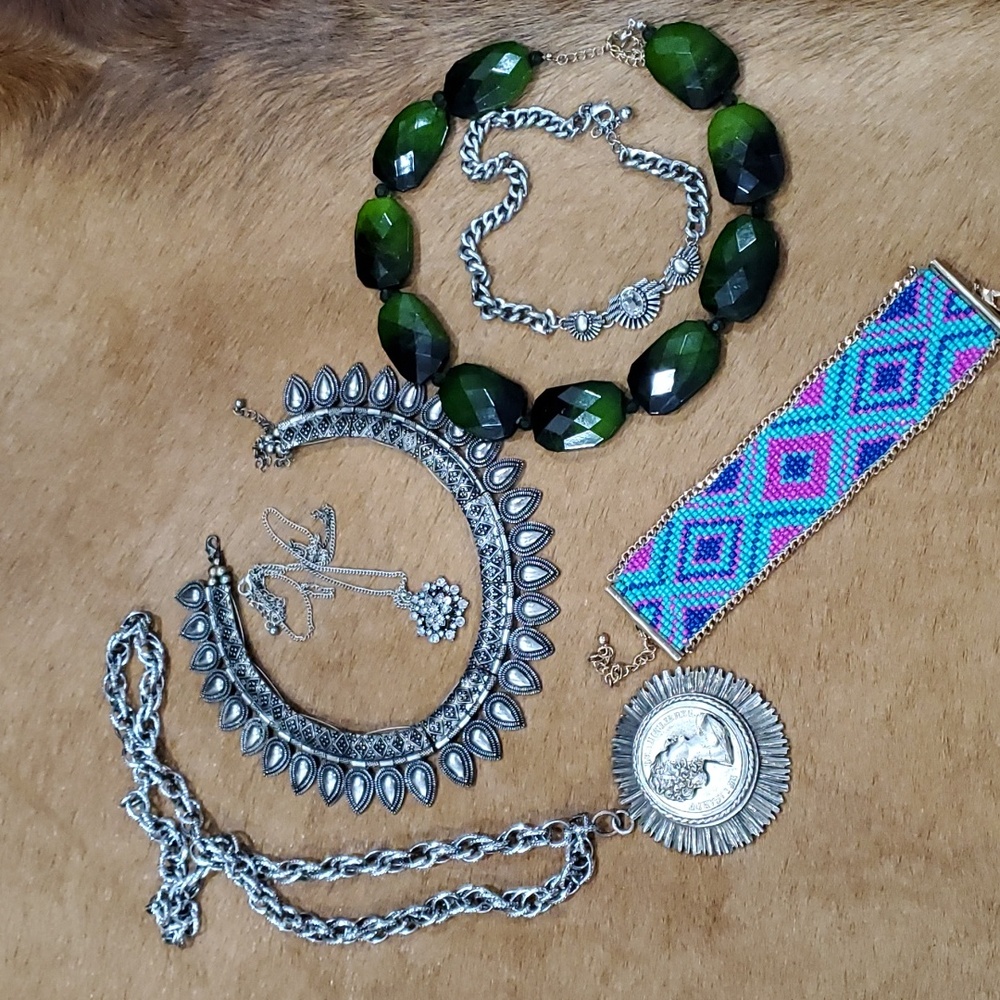Jewelry Bundle (5 necklaces 1 bracelet) + free items